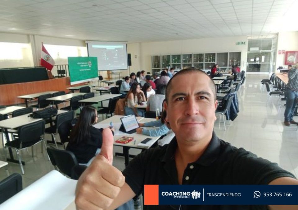 Taller «Docentes que dejan huella» para Eparq – UCSM